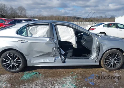 2021 Toyota Camry Se z USA, uszkodzony, nr VIN 4T1G11AK8MU553796